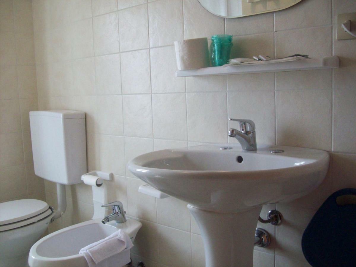 Albergo Casa Del Romano Fascia Bagian luar foto